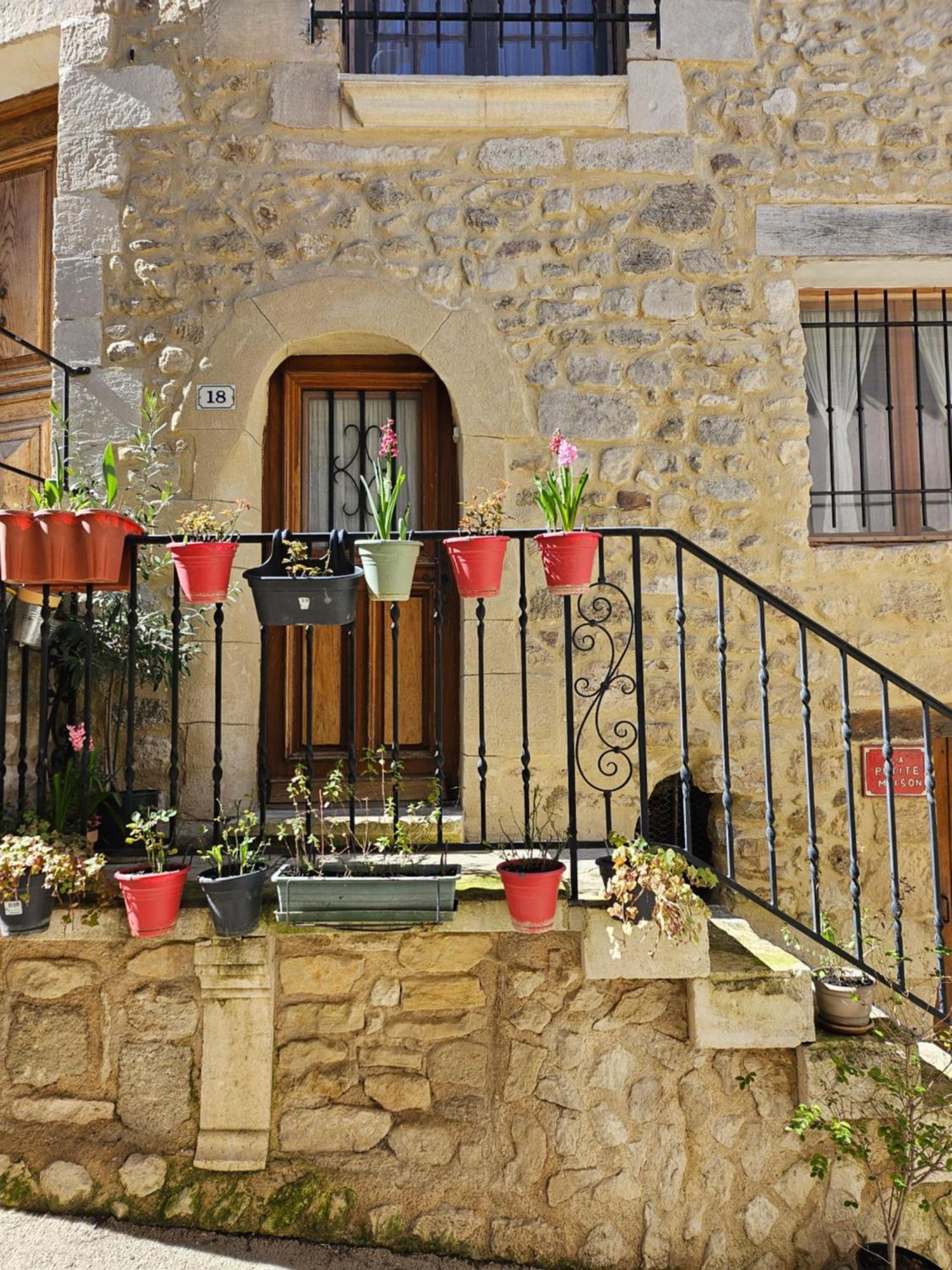 La Petite Maison Cereste Exterior photo